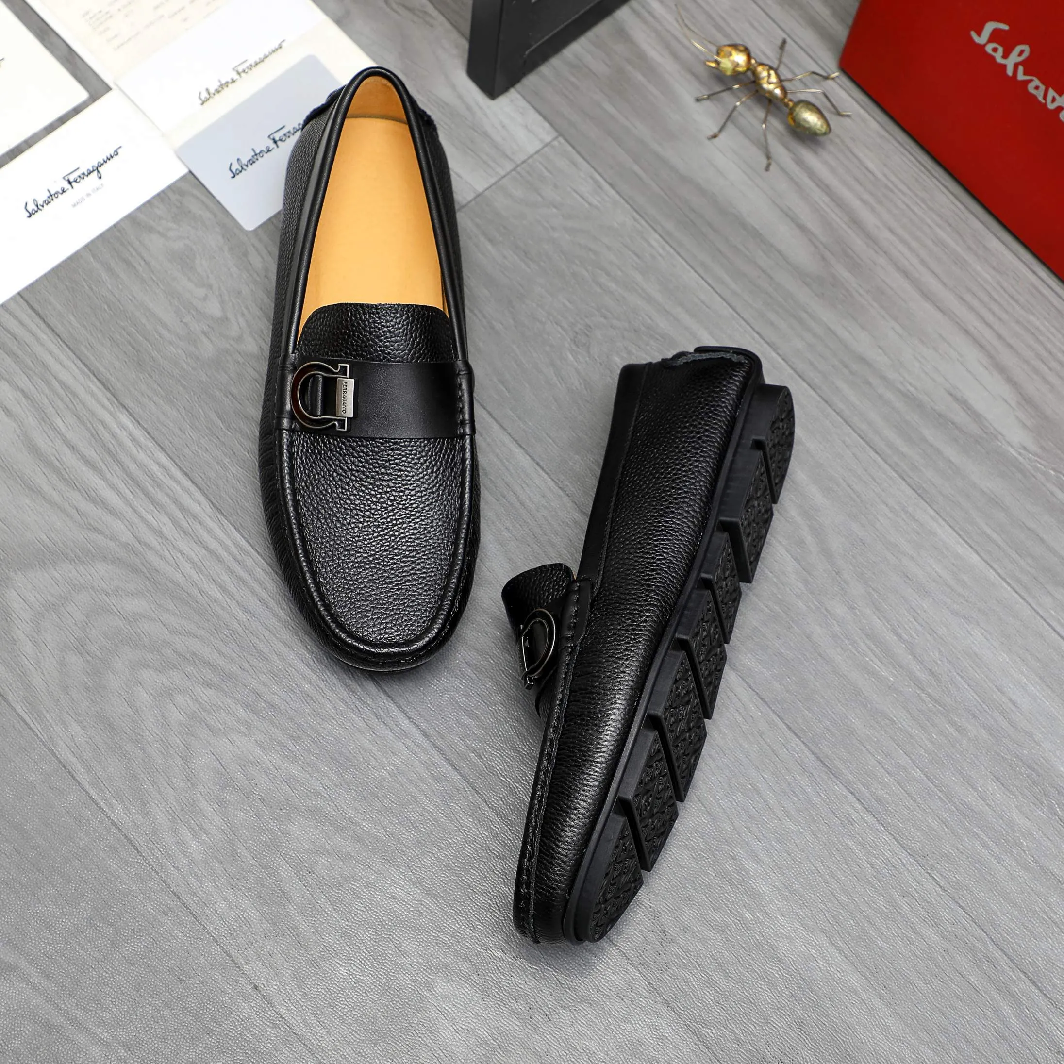Men's shoes 💰p380 Product trademark: Ferragamo " Ferragamo ] Casual slip-on men's shoes Regular size: 38-45 Product material: Selected pebbled cowhide upper, pigskin lining, rubber outsole
